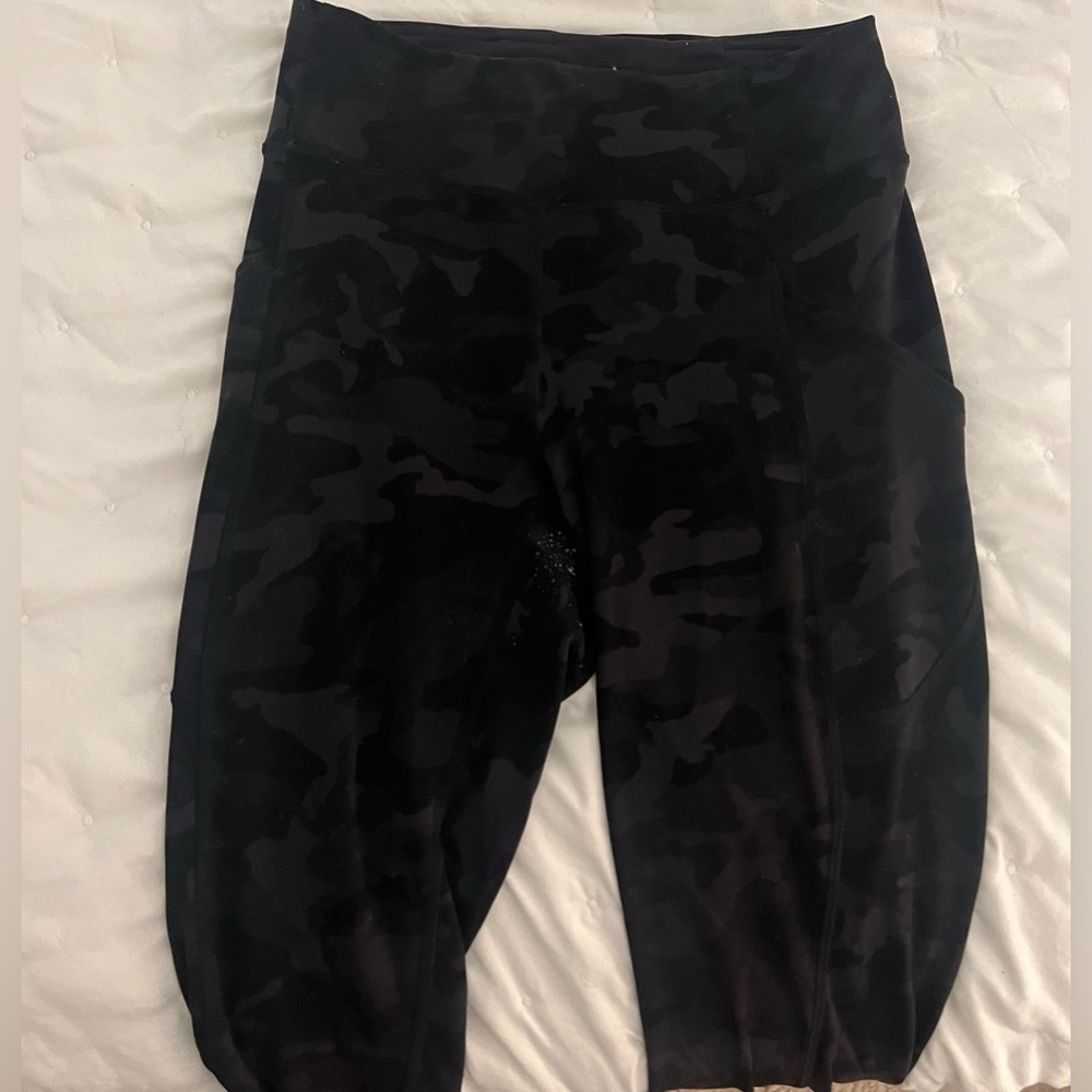 Lululemon ankle black camo leggings